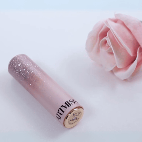 بلسم شفاه بأوراق الذهب - إصدار محدود من آرتميس