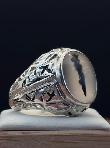 عقيق يماني مُصوَّر فاخر – فضة عيار 950