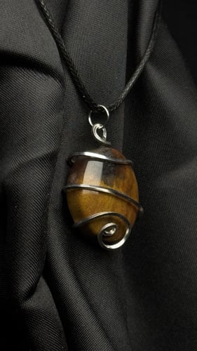 قلادة معدن عقيق يماني ذهبي