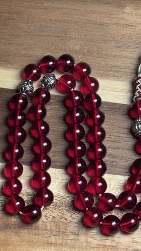 خرز زجاجي شبيه القارنت – طربزونة أنيقة ️