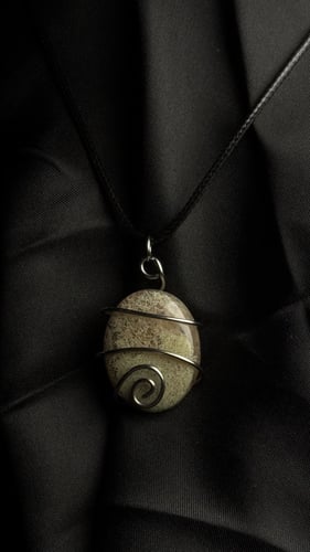 قلادة معدن عقيق ورد ربيع طحلبي يماني