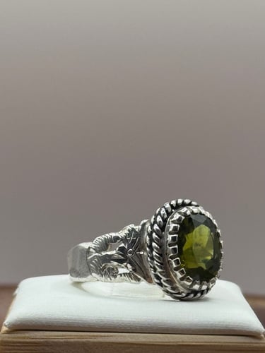 ملكي زبرجد طبيعي فاخر – فضة عيار 950