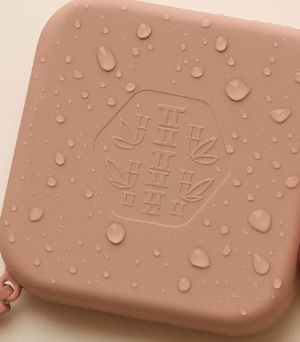 محفظة فوط لون نيود موكا ـ Nude Mocha