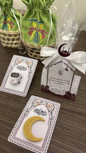 سلة رمضان "تقويم رمضان + مستكة هلال + خاتم تسبيح"