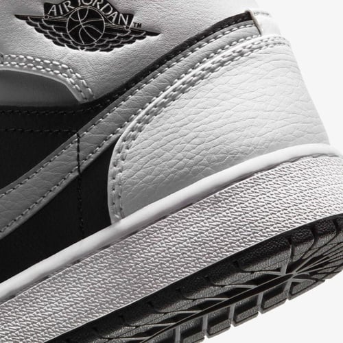 حذاء نايك جوردان 1 (أسود/أبيض)