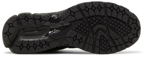 حذاء رياضي نيو بالانس 2002R- رمادي