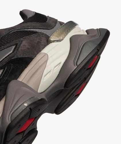 حذاء نيو بالانس 9060 أسود فوت لوكر