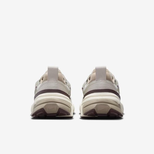 حذاء نايك V2K (بني)