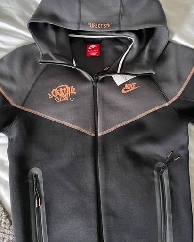 طقم Nike Syna Tech