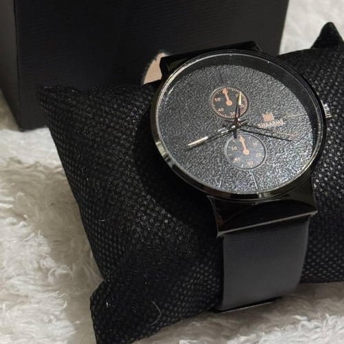 ساعة جلد أسود مع مينا اسود ( أزرق / بيج )