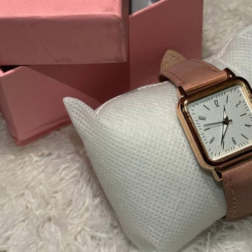 ساعة جلد نسائية أنثوية رقيقة