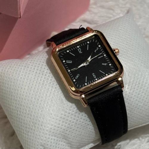 ساعة جلد أنثوية راقية