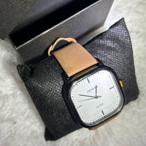 ساعة جلد للجنسين بسوار بني