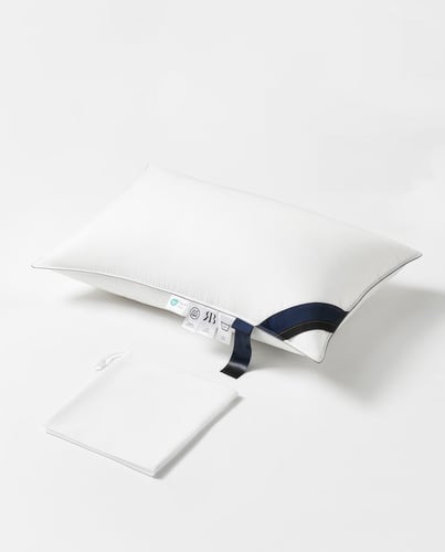 وسادة برو هيلتون – القماش الخارجي 100% قطن، حشوة م...