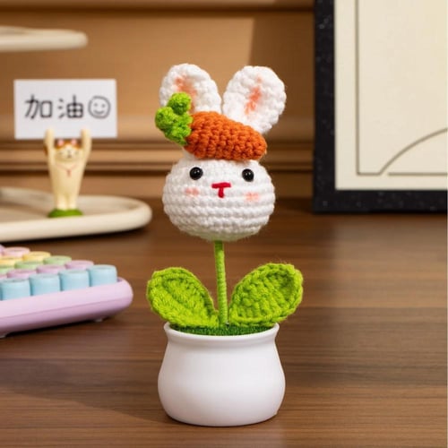 ديكور أرنب لطيف محبوك مع زهور كروشيه