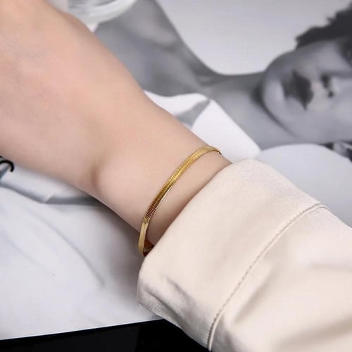 سوار نسائي ذهبي من الستانلس ستيل بتصميم سلسلة أفعى