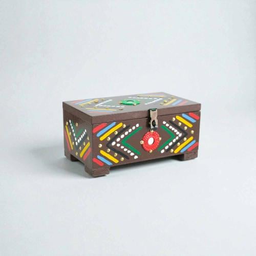 صندوق خشبي تراثي بقفل بني