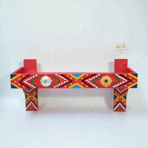 رف خشبي تراثي مستطيل أحمر