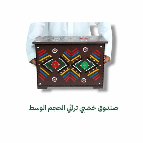 صندوق خشبي تراثي بنقوش يدوية بني