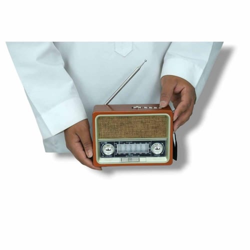 راديو تصميم تراثي يشغل محطات الإذاعة