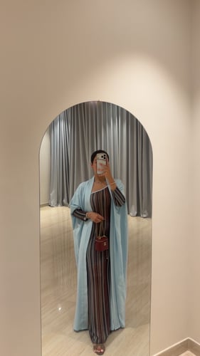 Sky blue abaya, Masouni