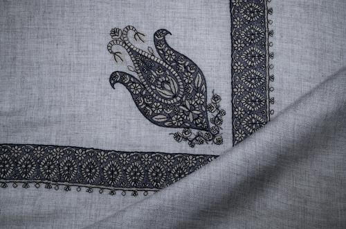 شال ميرينو كشميري تطريز رصاصي مع بيج