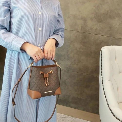 MICHAEL KORS | mercer small white bucket bag