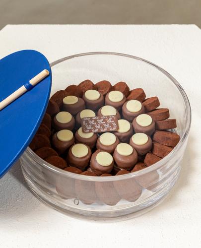 علبة قزاز فاخرة مع غطاء جلد بعدة الوان