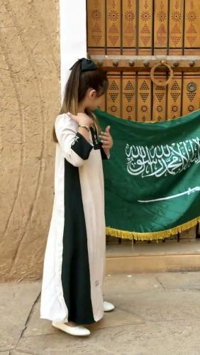 جلابية اليوم الوطني السعودي بتصميم أنيق -