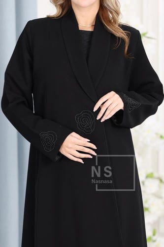 عباية بليزر مع شك ورد ناعم