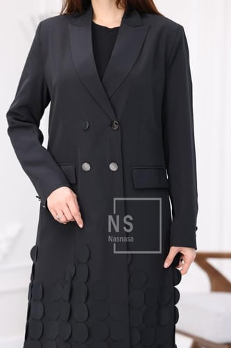 عباية بليزر فاخرة بتخريم دائري وأزرار لامعة وجيوب...