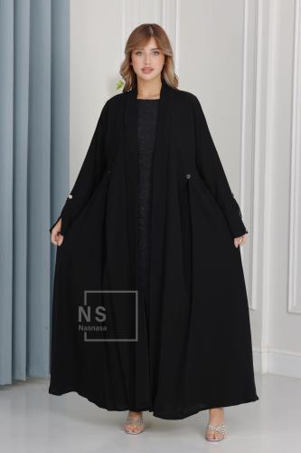 عباية سيراميك بقصّة بوكسات وأزرار معدنية أنيق