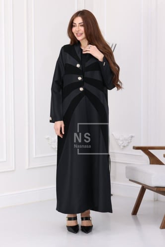 عباية بقصّة البليزر مبطّن بتدخيلة الأسود والزراير...