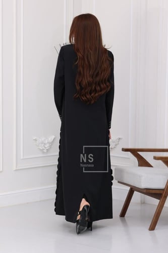 عباية بليزر فاخرة بتخريم دائري وأزرار لامعة وجيوب...