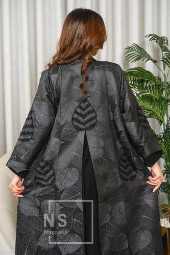 عباية تفتة مشجَّر محددة برسمة الشك اليدوي مع قصة ا...