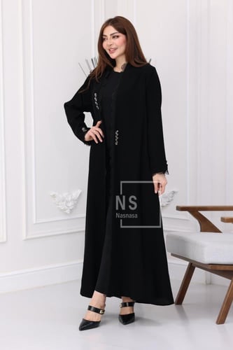 عباية مبطّن مع كلفة وأزرار معدنية