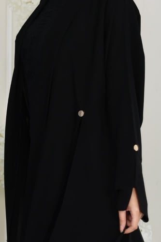 عباية سيراميك بقصّة بوكسات وأزرار معدنية أنيق