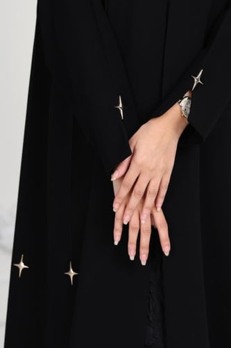 عباية باربي إندونيسي بتفاصيل نجوم معدنية