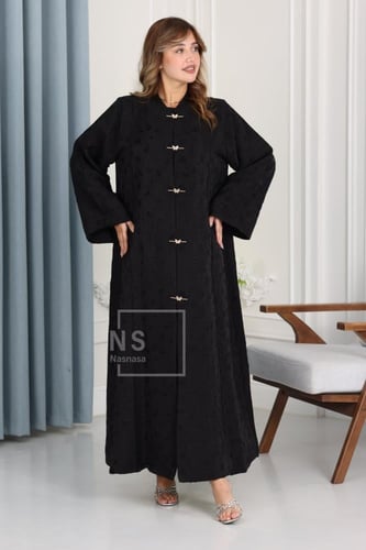 عباية سوداء مخرم مبطن بأزرار فراشة ذهبية