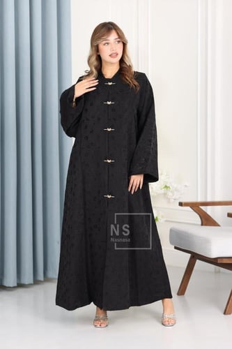 عباية سوداء مخرم مبطن بأزرار فراشة ذهبية