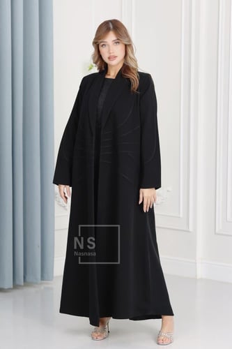 عباية بليزر بقصّات مفصّلة فخمة