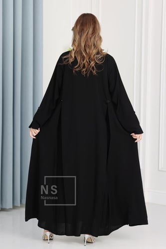 عباية سيراميك بقصّة بوكسات وأزرار معدنية أنيق