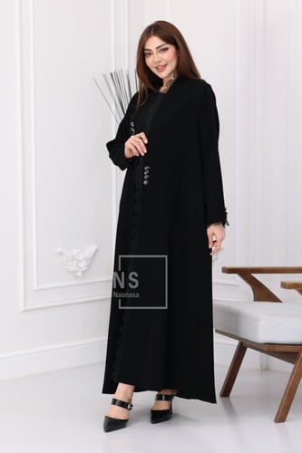 عباية مبطّن مع كلفة وأزرار معدنية