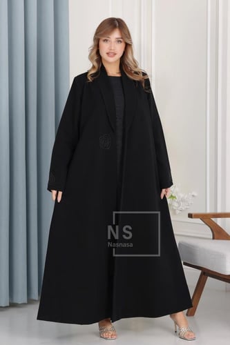 عباية بليزر مع شك ورد ناعم