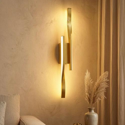 أبليك جداري مودرن LED باللون الذهبي البرونزي بتصميم طولي أنيق و3 أوضاع إضاءة – ارتفاع 44 سم