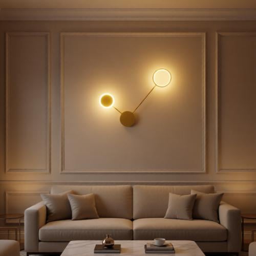 أبليك جداري مودرن LED باللون الذهبي بإضاءة أصفر شمسي – مقاس 35×55 سم