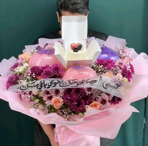 Bouquet of gift with balloon and cake Kandira