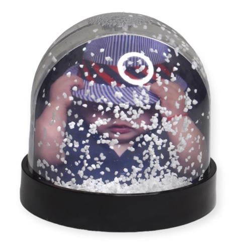 القبة الثلجية بطباعه صوره عليها