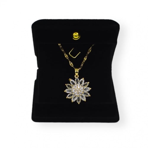 قلادة دوار الشمس الذهبية