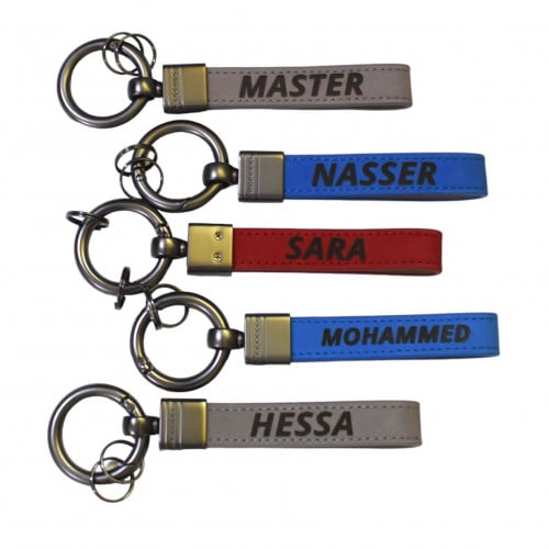 ميدالية جلد بالاسم مميزه مصنوعه من الجلد